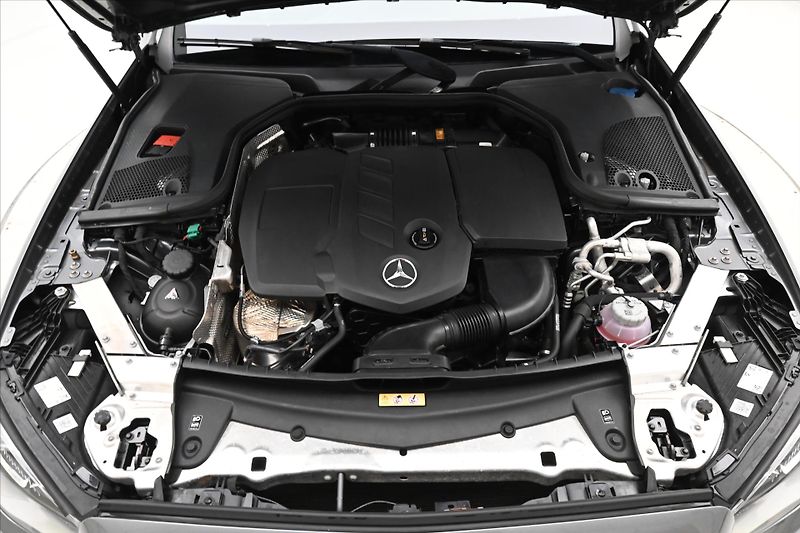 Mercedes-Benz Třídy E 2,0 300de 225kW 4Matic Záruka - fotka 9 z 30