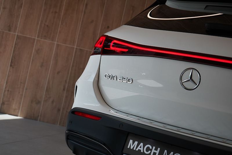 Mercedes-Benz EQA 250, AMG Line, Tažné,  KEYLESS - fotka 11 z 46