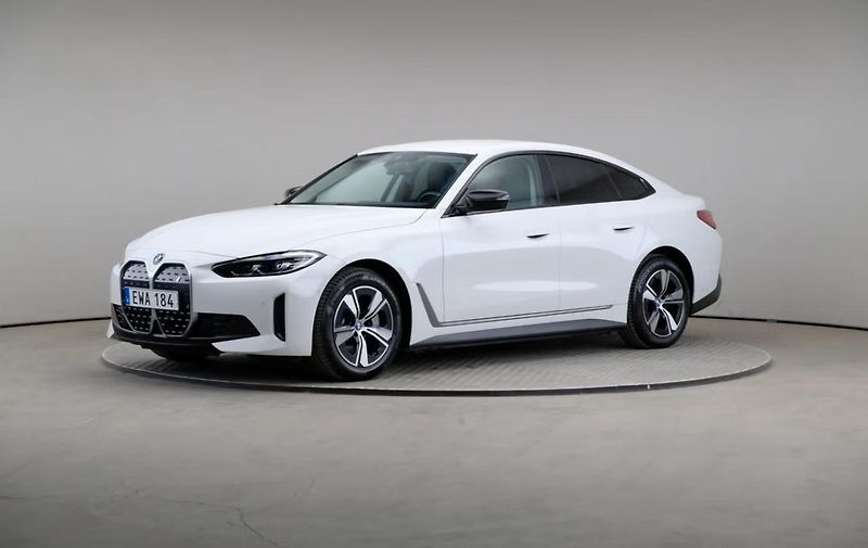 BMW i4 eDrive40 GC Kamera Auto. Park. - fotka 1 z 23