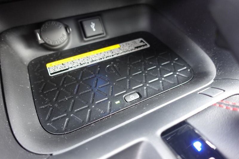 Toyota RAV4 2,5 PHEV Plug-in Selection VIP - fotka 24 z 38