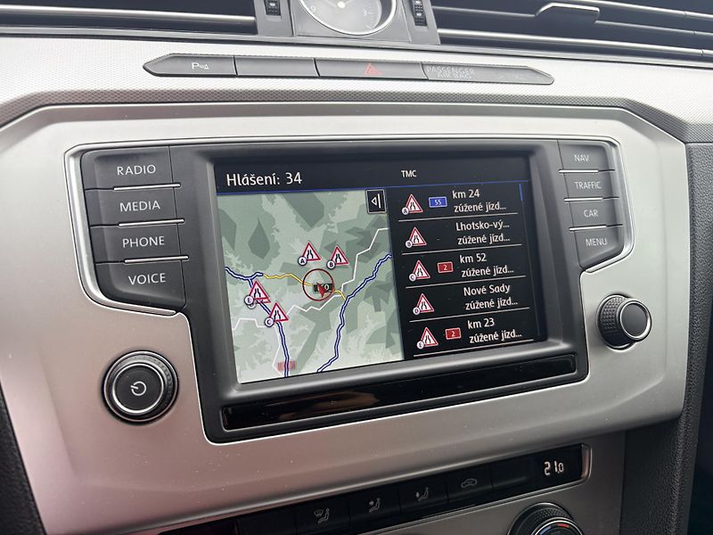Volkswagen Passat 2.0TDI 110KW MATRIX REZERVACE - fotka 32 z 62