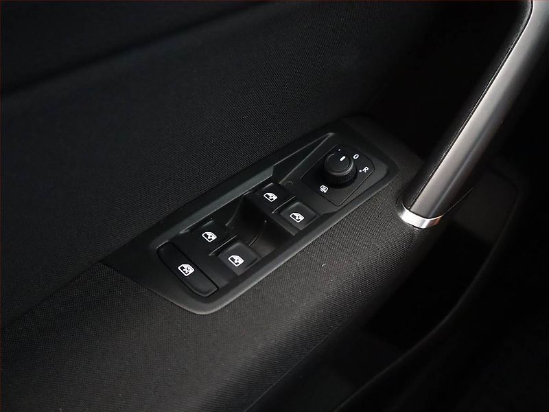 Volkswagen Touran (2021) 1.5 TSI - fotka 16 z 16