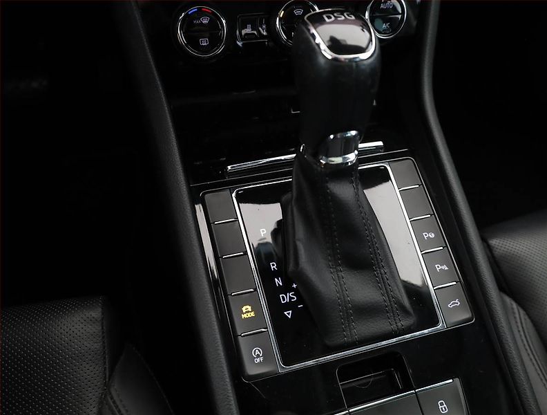 Škoda Superb (2017) Laurin&Klement 2.0 TDI - fotka 15 z 21