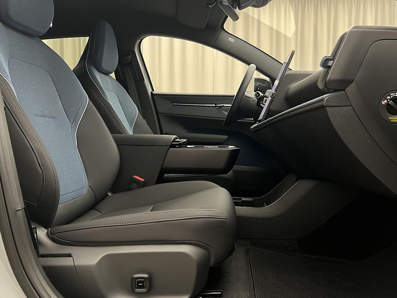 Volvo EX30 CC P5 RWD LONG RANGE PLUS - fotka 27 z 47