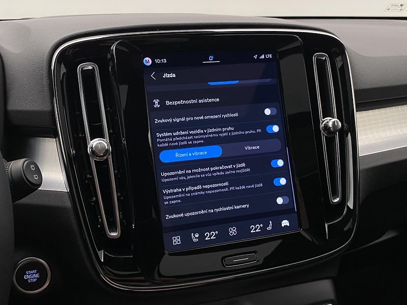 Volvo XC40 (2026) B3 AUT DARK ULTRA  - fotka 19 z 64