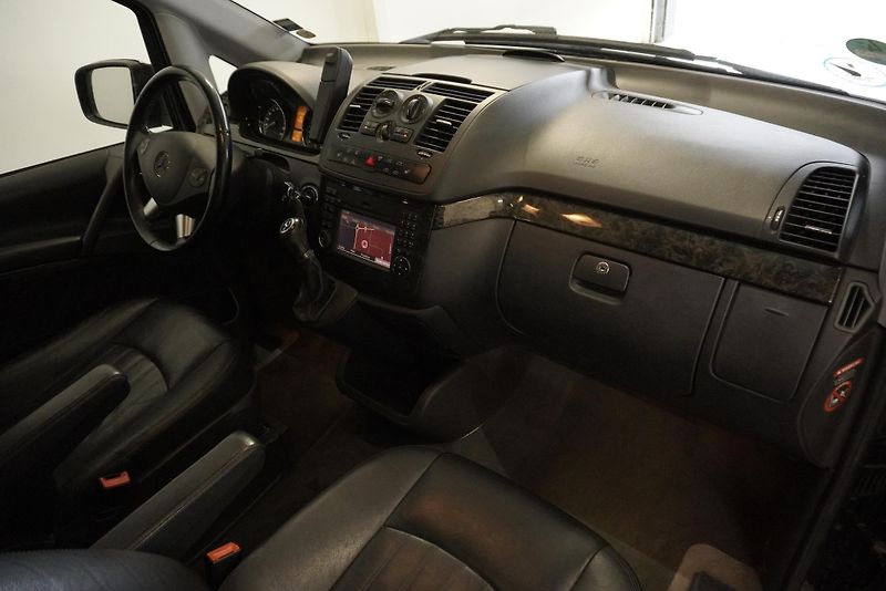 Mercedes-Benz Viano (2014) 3.0 CDi 165 kW LONG 8 MÍST - fotka 29 z 35