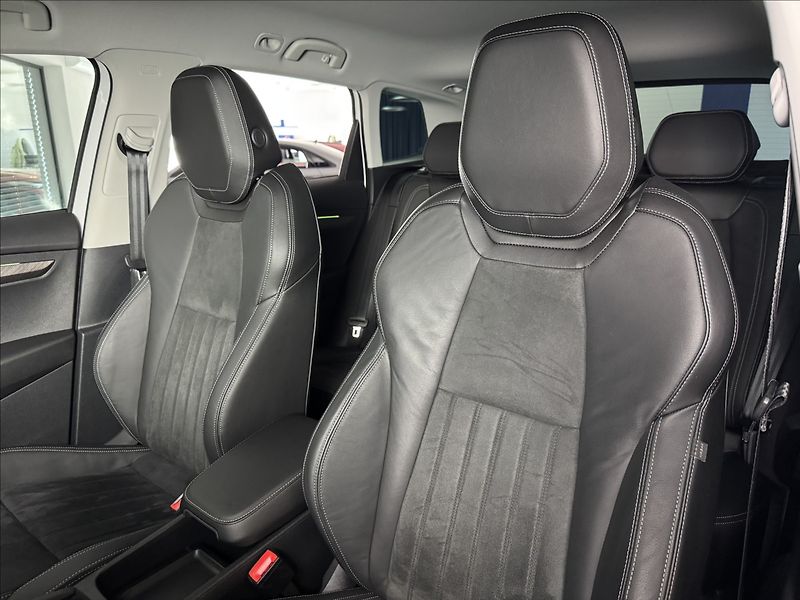 Škoda Karoq 2,0 TDi  DSG 4x4 Style Virtual - fotka 24 z 44