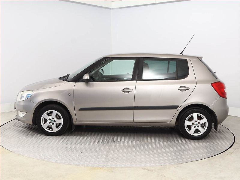 Škoda Fabia (2011) 1.4 16V, LPG, Serv.kniha - fotka 3 z 11
