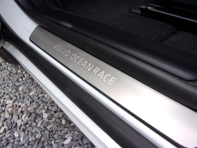 Volvo XC60 (2016) 2.0 D4 140kW OCEAN RACE KRÁSNÉ - fotka 10 z 27