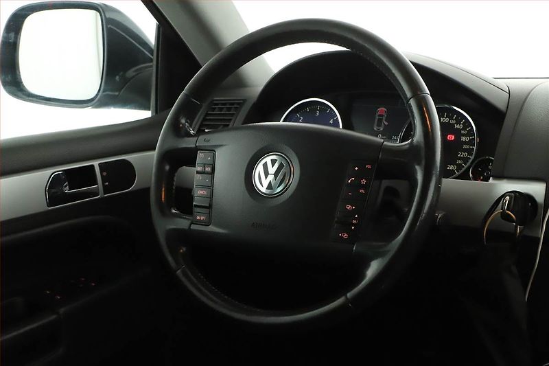 Volkswagen Touareg (2007) 3.0 V6 TDI, 4X4, Automat - fotka 15 z 16