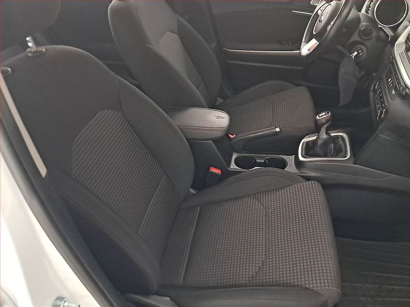 Kia Ceed (2019) 1.4 CVVT, ČR,1.maj, Serv.kniha - fotka 9 z 19