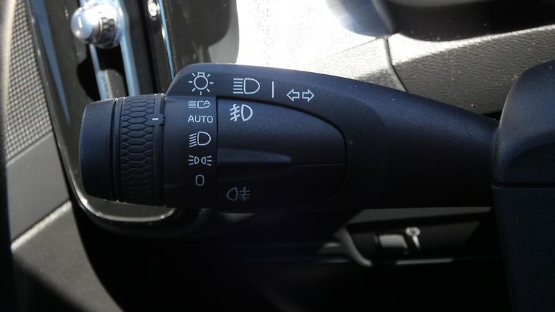 Volvo XC40 B4 mHEV AWD aut. Momentum Pro - fotka 10 z 22