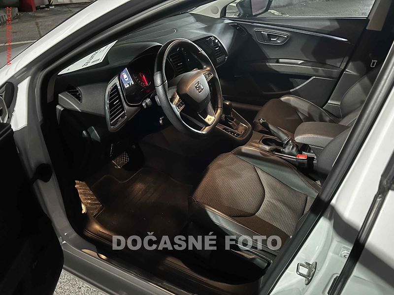 Seat Leon (2015) 2.0TDI, AT, navi, LED - fotka 3 z 3