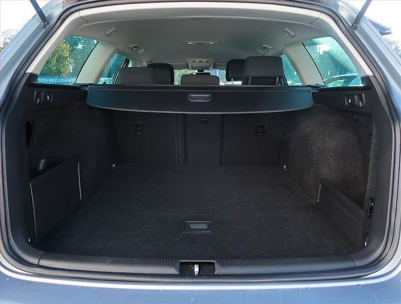 Volkswagen Passat (2013) Comfortline 2.0 TDI, Navi - fotka 14 z 20