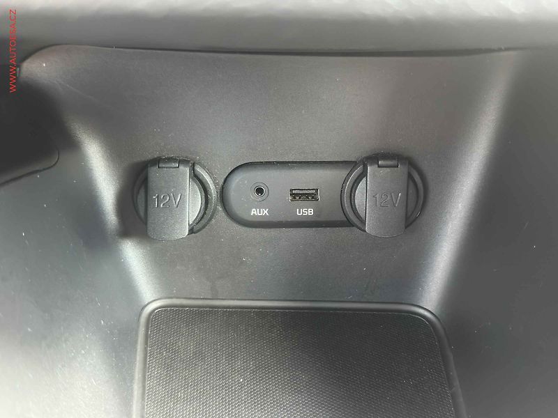 Kia Ceed (2015) 1.6CRDi, ČR, AC, TZ - fotka 17 z 19