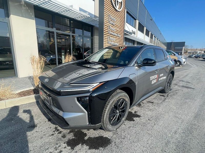 Toyota bZ4X EV FWD 73.1 kWH Style - fotka 3 z 30