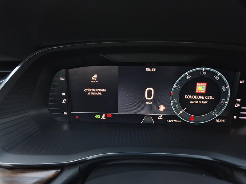 Škoda Octavia Combi Scout TDi 147kw DSG 4x4 - fotka 30 z 49