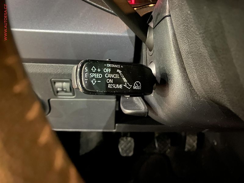Seat Arona (2021) 1.0TGi, Style, kamera, +kola - fotka 13 z 19