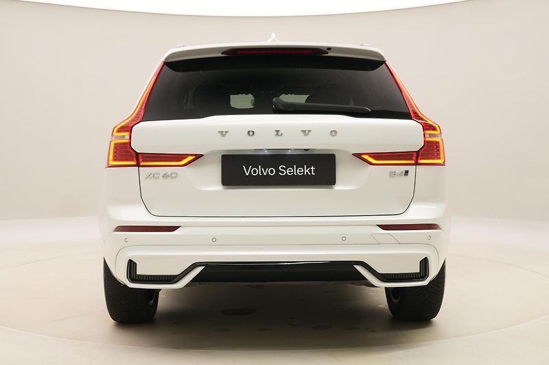 Volvo XC60 B4 AWD PLUS DARK AUT CZ 1.maj - fotka 11 z 58