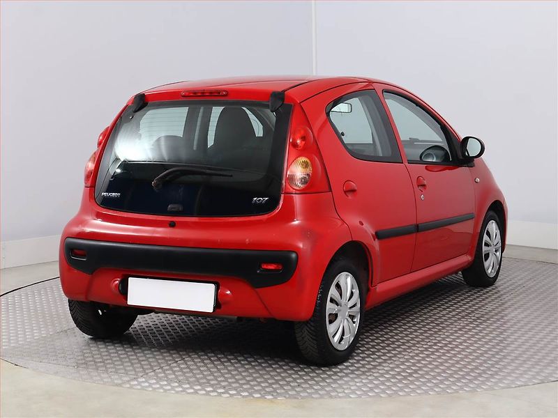 Peugeot 107 (2011) 1.0, nová STK, rezervace - fotka 5 z 12