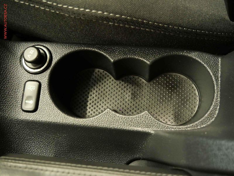Škoda Octavia (2010) 1.6 TDi, Elegance, xenon - fotka 21 z 25