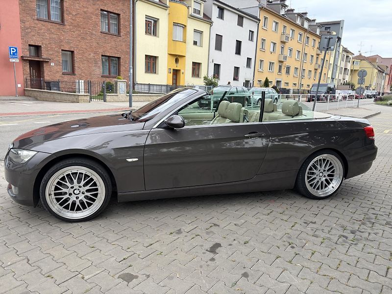 BMW Řada 3 320i cabrio e93 manuál - fotka 3 z 26
