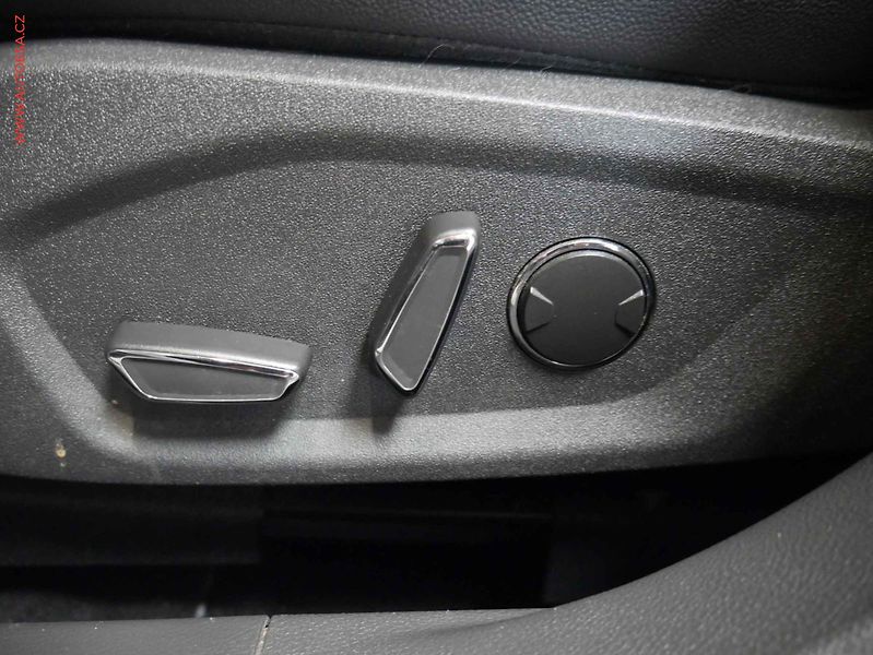 Ford Mondeo (2019) 2.0TDCi, AT, navi, LED - fotka 21 z 23