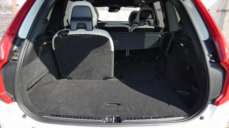 Volvo XC90 B6 AWD R-Design Auto 7 míst - fotka 20 z 26