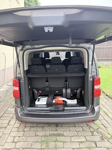 Peugeot Traveller (2018)  2.0 BlueHDi, 8 míst - fotka 13 z 27