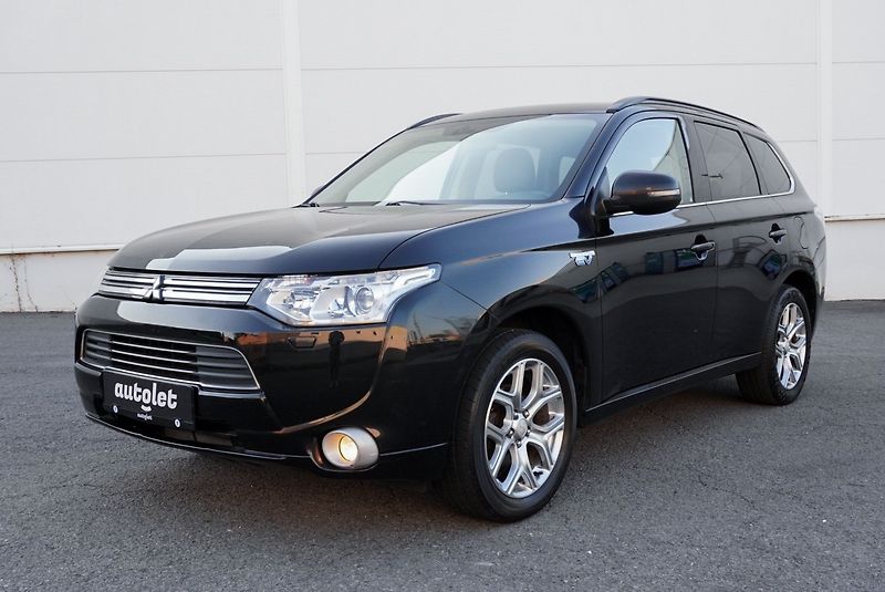 Mitsubishi Outlander 2.0 PHEV 4x4 - fotka 6 z 34