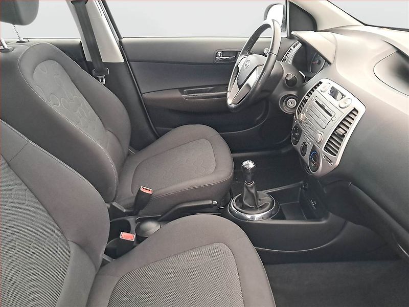 Hyundai i20 (2011) 1.2 - fotka 9 z 17