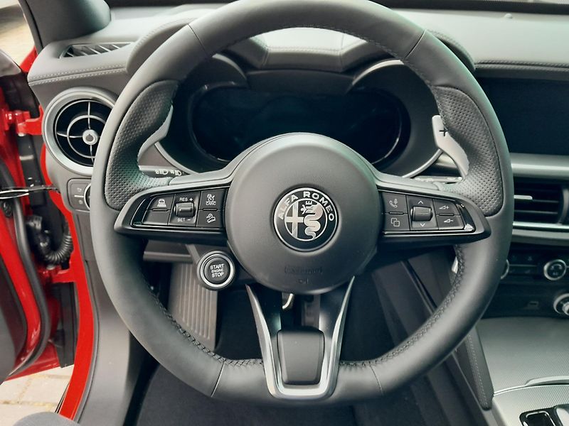 Alfa Romeo Stelvio (2026) Veloce 4x4 2,0 280PS - fotka 29 z 38