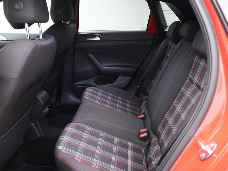 Volkswagen Polo 2,0 TSI GTI 147kW DSG LED Beat - fotka 14 z 33