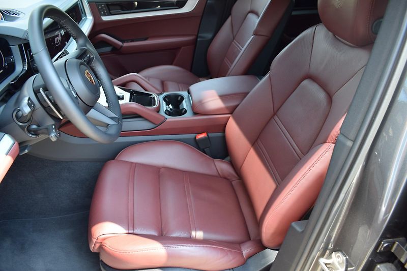 Porsche Cayenne (2026) KeyLess/SoftClose/Pano - fotka 32 z 52