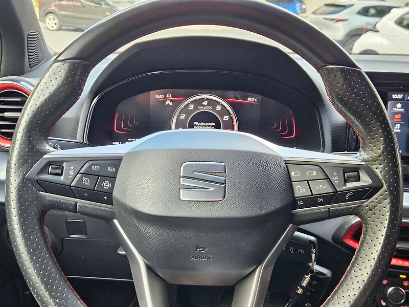 Seat Arona 1,0 TSI 81kW, FR, 1.maj., ČR - fotka 16 z 33
