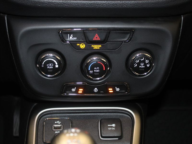 Jeep Compass 1,6 MultiJet 88kW VÝPRODEJ! - fotka 11 z 18