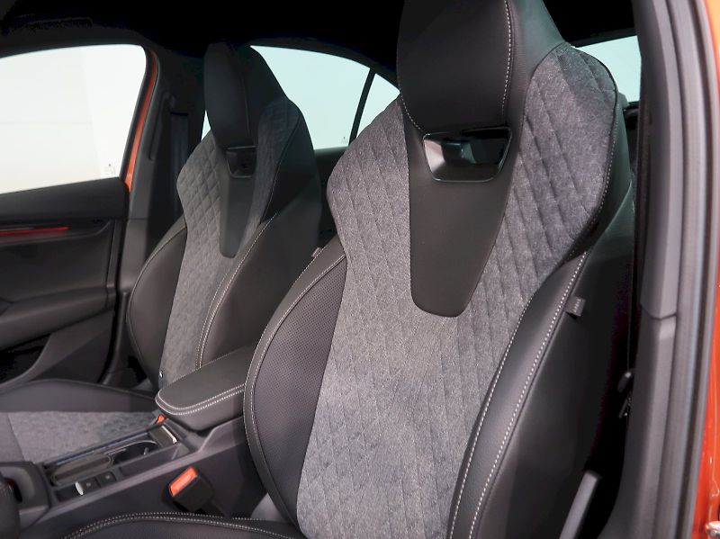 Škoda Octavia (2026) SPORTLINE 2.0TDI DSG CANTON LE - fotka 14 z 44