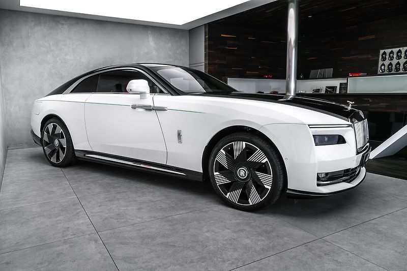 Rolls-Royce Spectre - fotka 3 z 29