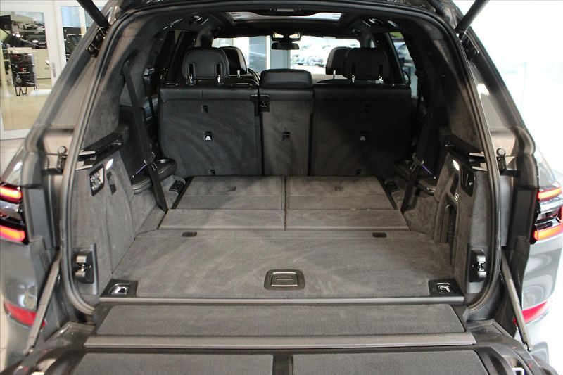 BMW X7 xDrive40d M Sport DAProf/ExDrP - fotka 37 z 43