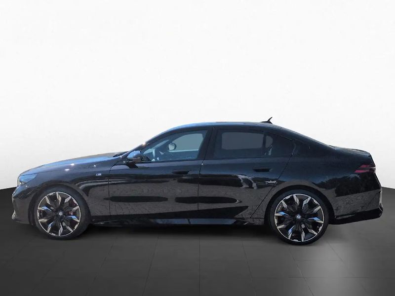 BMW i5 xDrive40 M-Sport Pro HuD B&W - fotka 3 z 9