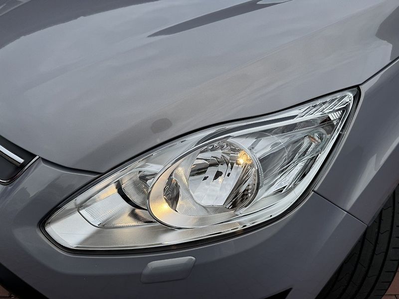 Ford C-MAX (2012) 1.6i Ti-VCT Klima Winter Paket - fotka 34 z 47