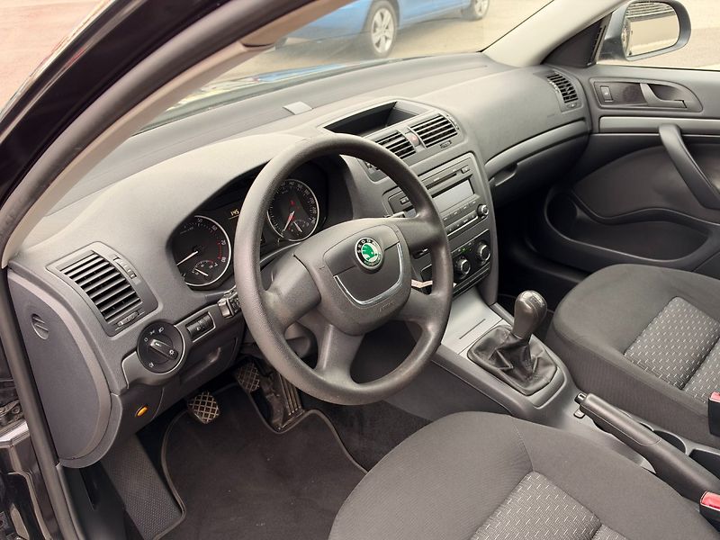 Škoda Octavia (2009) Ambition 1.6 MPi 75kW - fotka 11 z 35