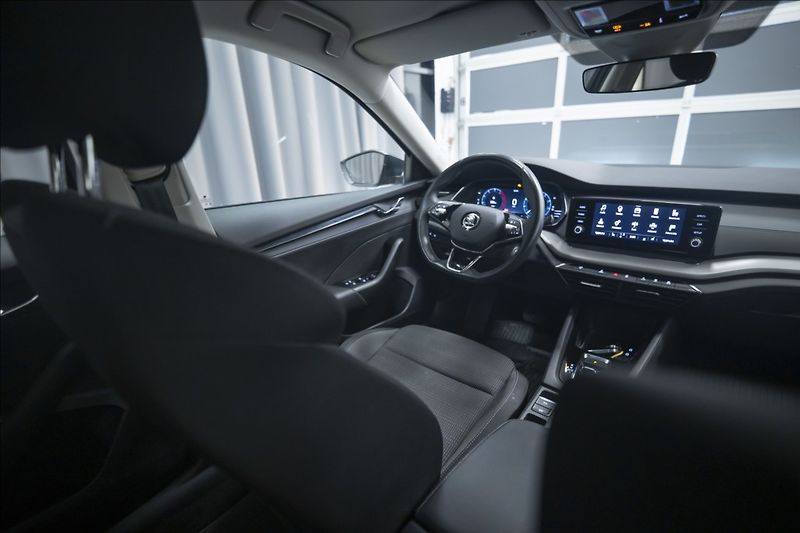 Škoda Octavia 2,0 TDI DSG VÝHŘEV 1. MAJ ČR - fotka 13 z 41