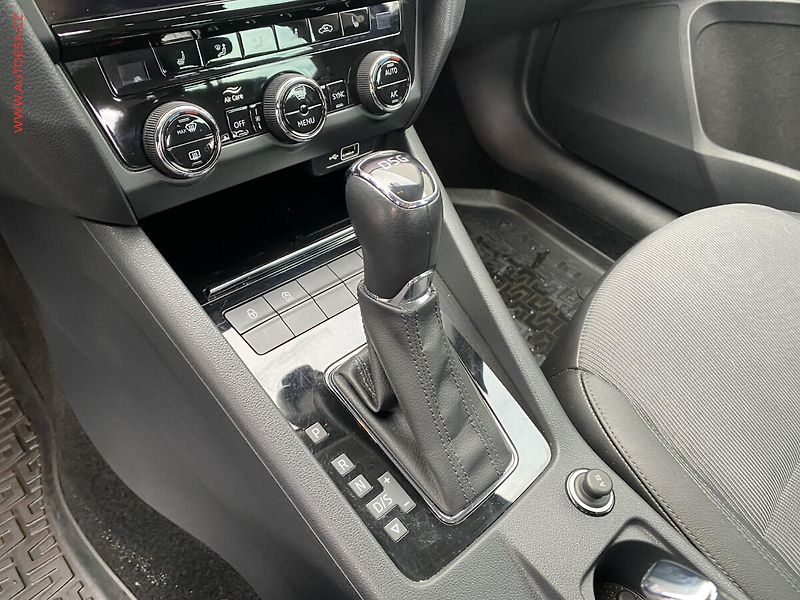 Škoda Octavia (2018) 1.5 TSI, ČR, Style, DSG, LED - fotka 18 z 19