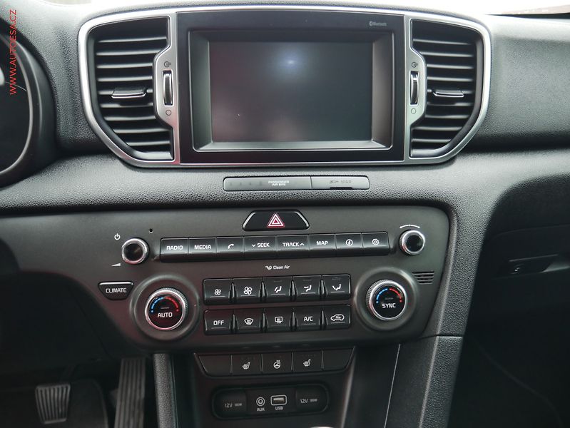 Kia Sportage (2017) 1.6 GDi, 2.maj,ČR, Navi - fotka 11 z 22