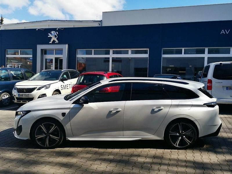 Peugeot 308 SW GT Plugin HYBRID 225 e-EAT8 - fotka 2 z 11