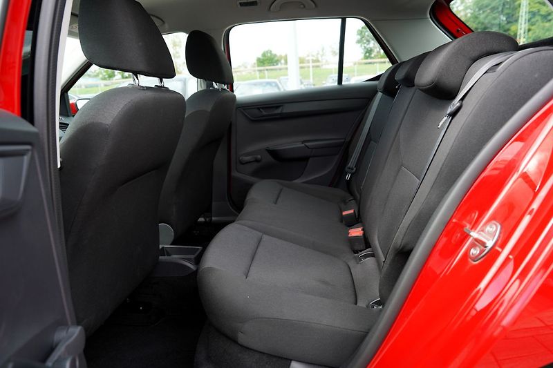 Škoda Fabia 1.0 MPI  75 PS/10.400 km !!!! - fotka 29 z 33