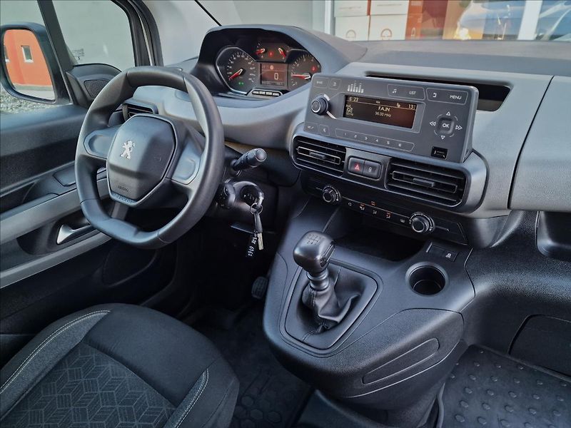 Peugeot Rifter 1.2 PureTech 110 S&S,ČR,1.Maj - fotka 37 z 50