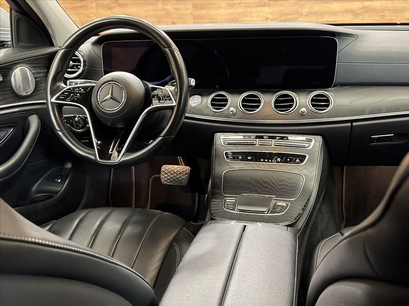 Mercedes-Benz Třídy E 400d AIRMATIC 4MATIC LED - fotka 20 z 27