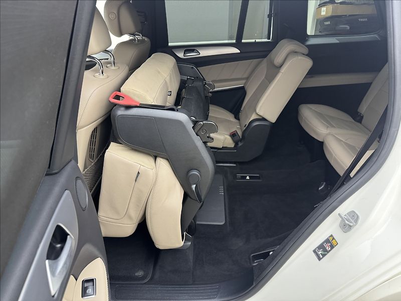 Mercedes-Benz GL 3,0 DPH AMG 4X4 NZTOP 360° TZ - fotka 41 z 48